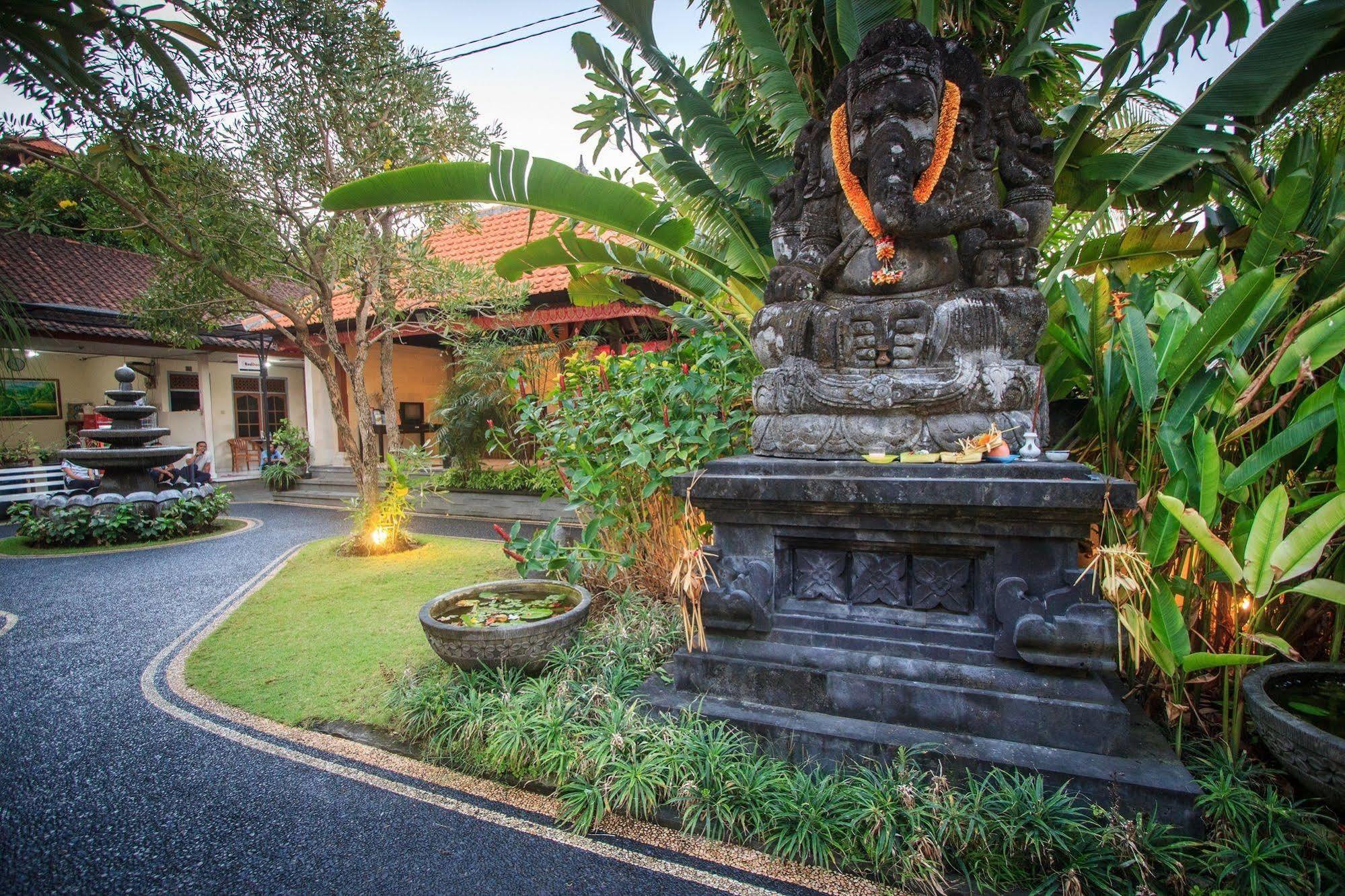Pondok Anyar Hotel Kuta Lombok Esterno foto
