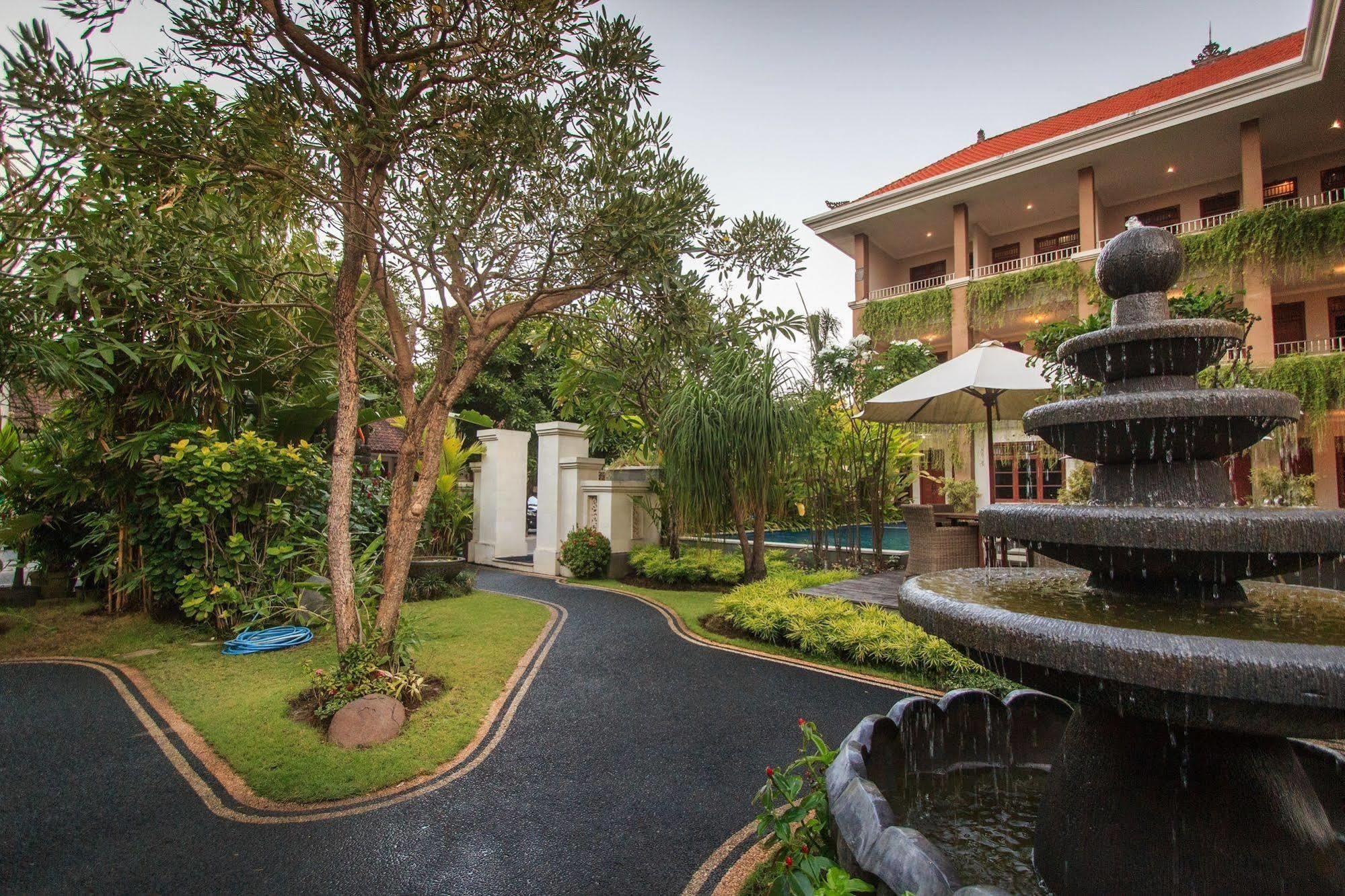 Pondok Anyar Hotel Kuta Lombok Esterno foto